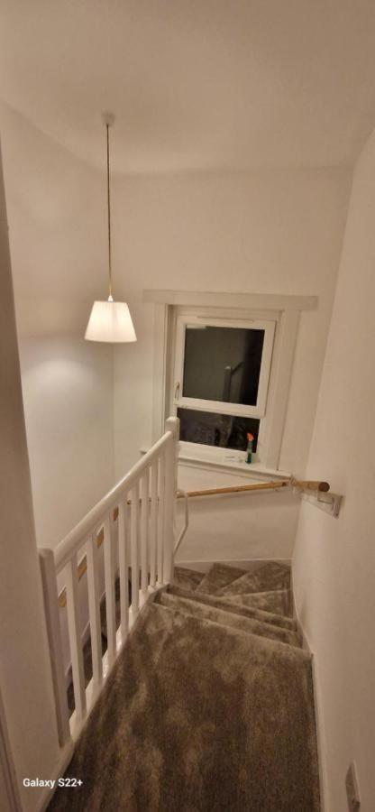 Archillects Entire Two Bedroom Comfy House - Free Parking Глазго Экстерьер фото